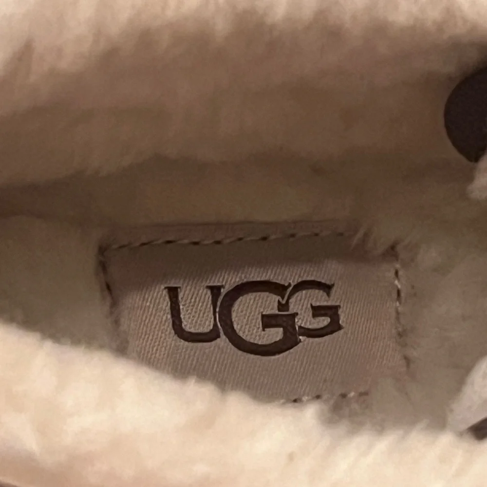 NEW UGG Neumel Shaggy Suede Chukka